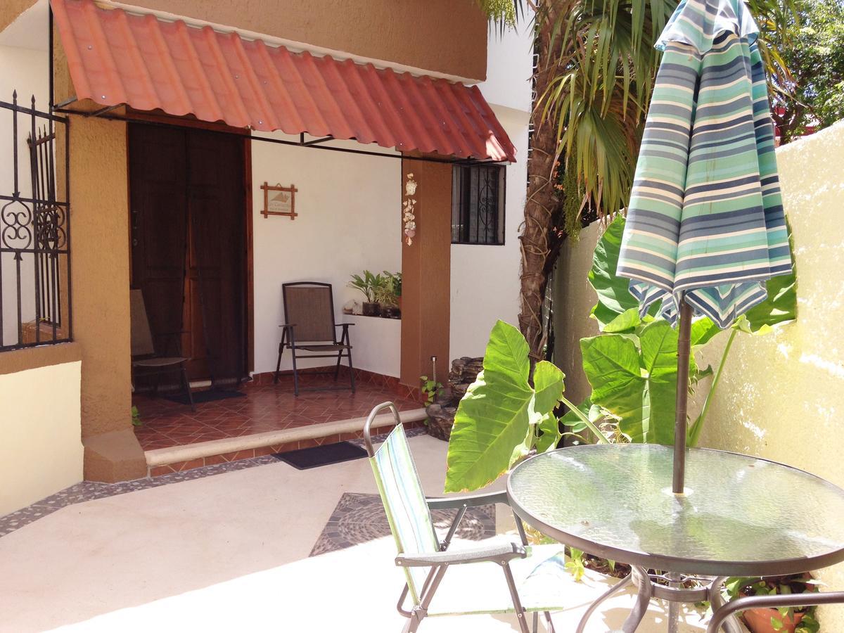 Los Caracoles Bed & Breakfast Cancun Exterior photo